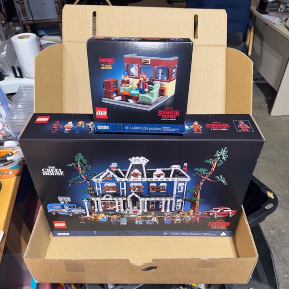 Lego Stranger Things The Creel House Set - Blue, Red, White - Picture 2 of 7